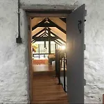 Renovated Near Colligan Woods Feriehus