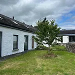 Renovated Near Colligan Woods Feriehus *