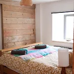 Feriehus Renovated Near Colligan Woods *