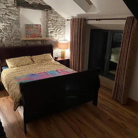 Renovated Near Colligan Woods Semesterbostad